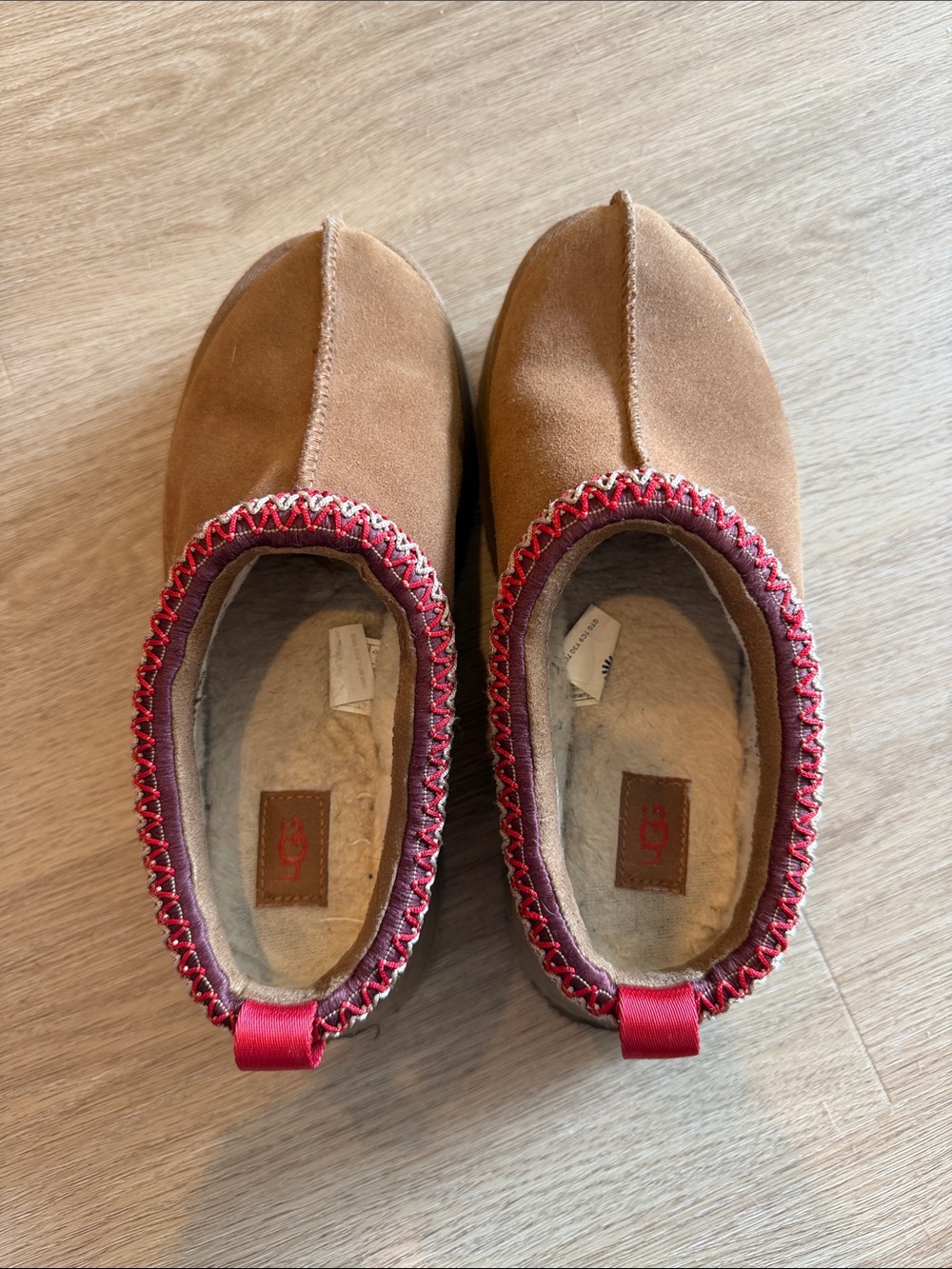 UGG Women’s Tasman Chestnut Suede Slip-On Clog with Red Trim - Picture 2 of 3